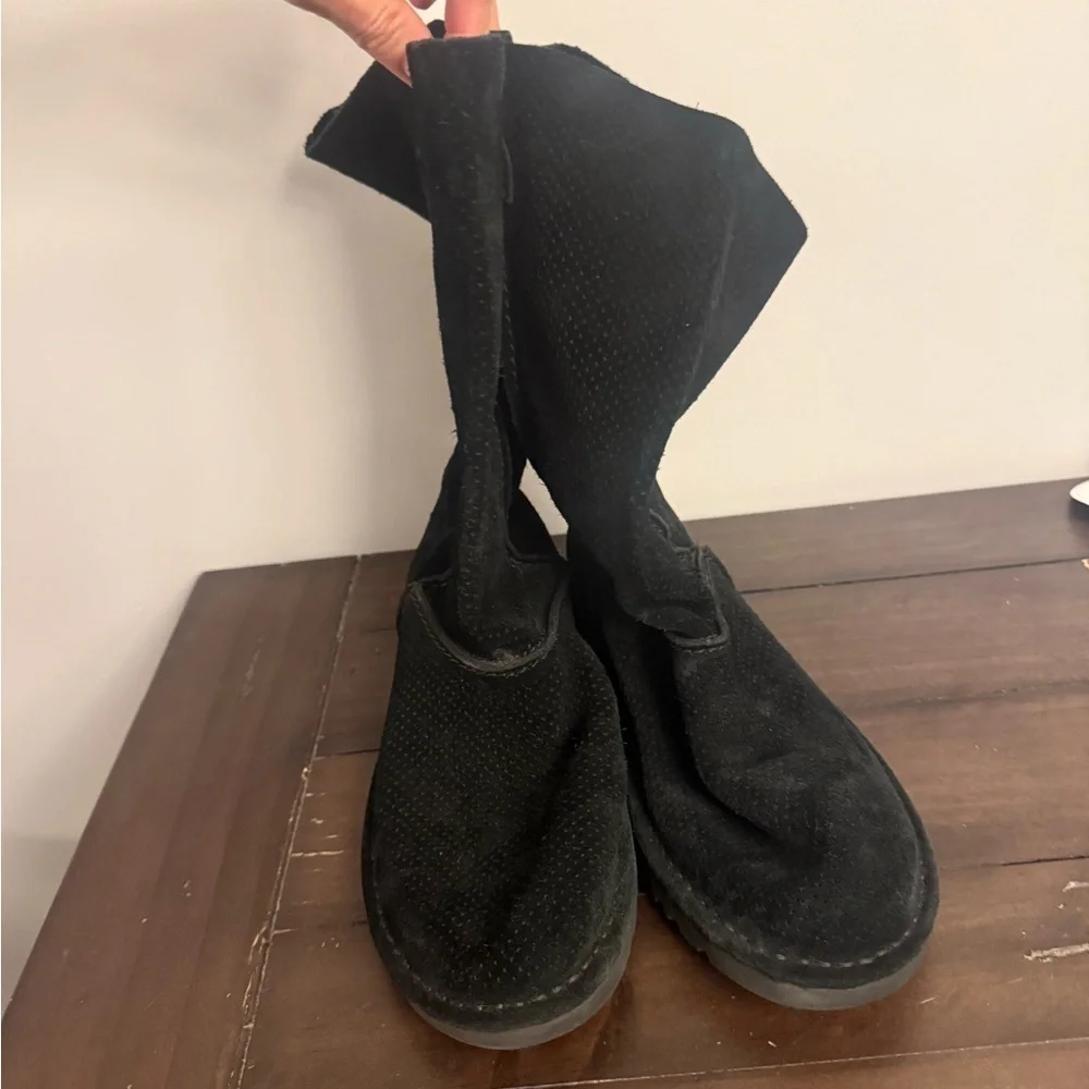 UGG Australia Women’s Black Suede Mid-Calf Boots – Size 8